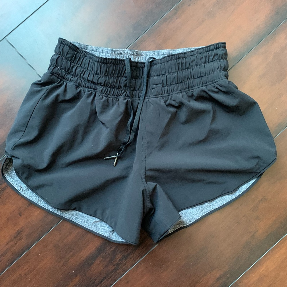 Lululemon reversable shorts size 2